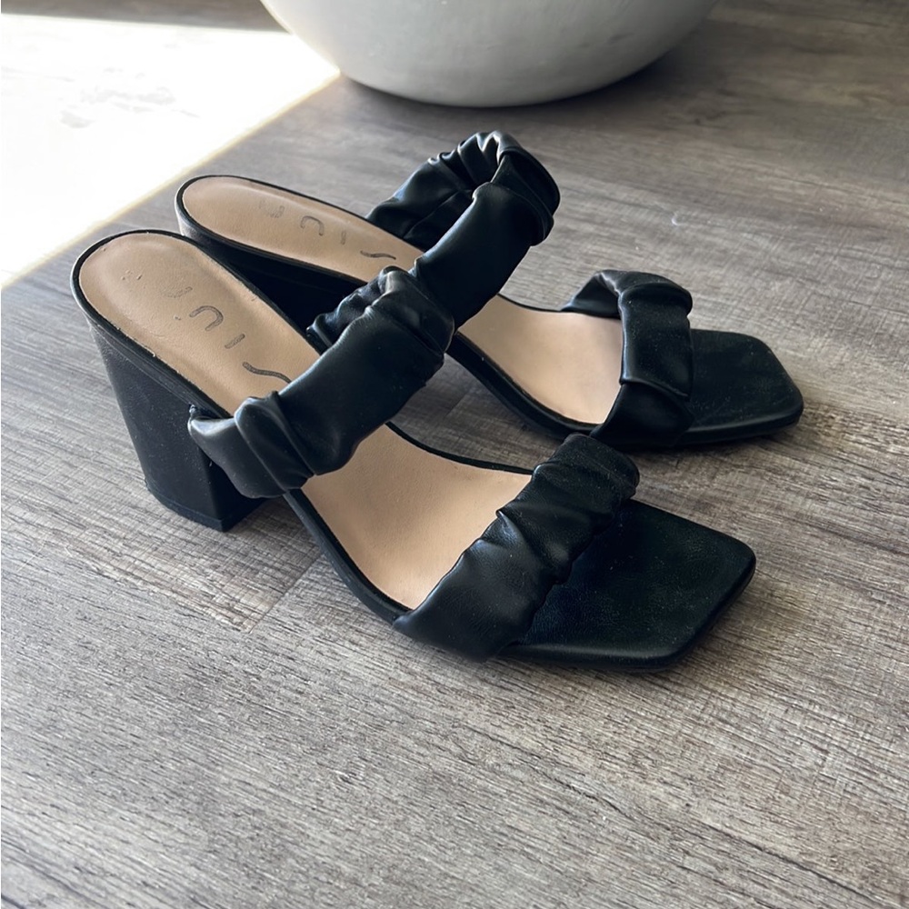 Block heel sandal